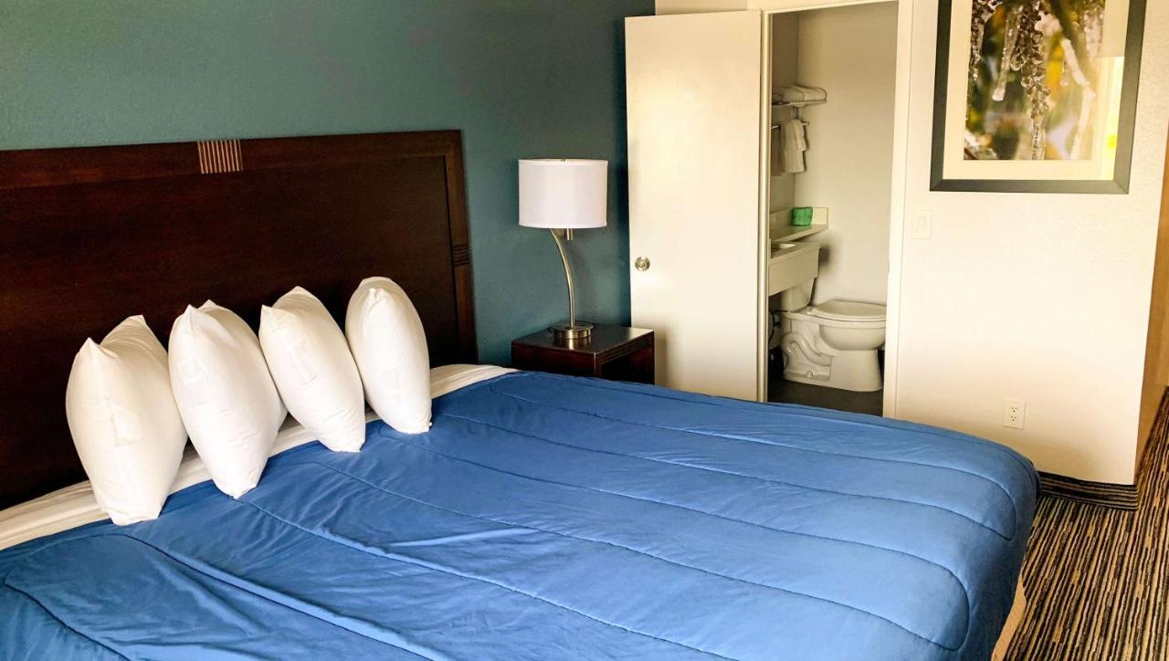 Magnuson Hotel East Сиракьюс Экстерьер фото