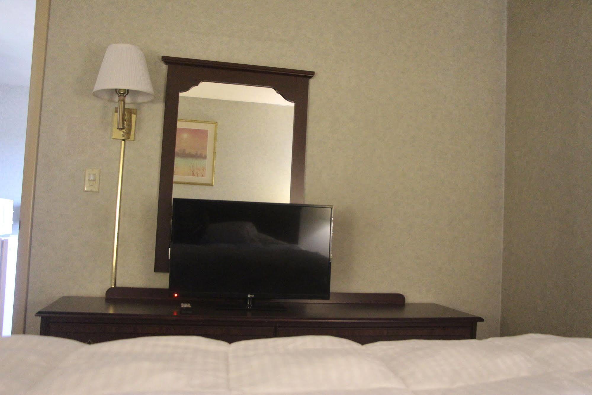 Magnuson Hotel East Сиракьюс Экстерьер фото