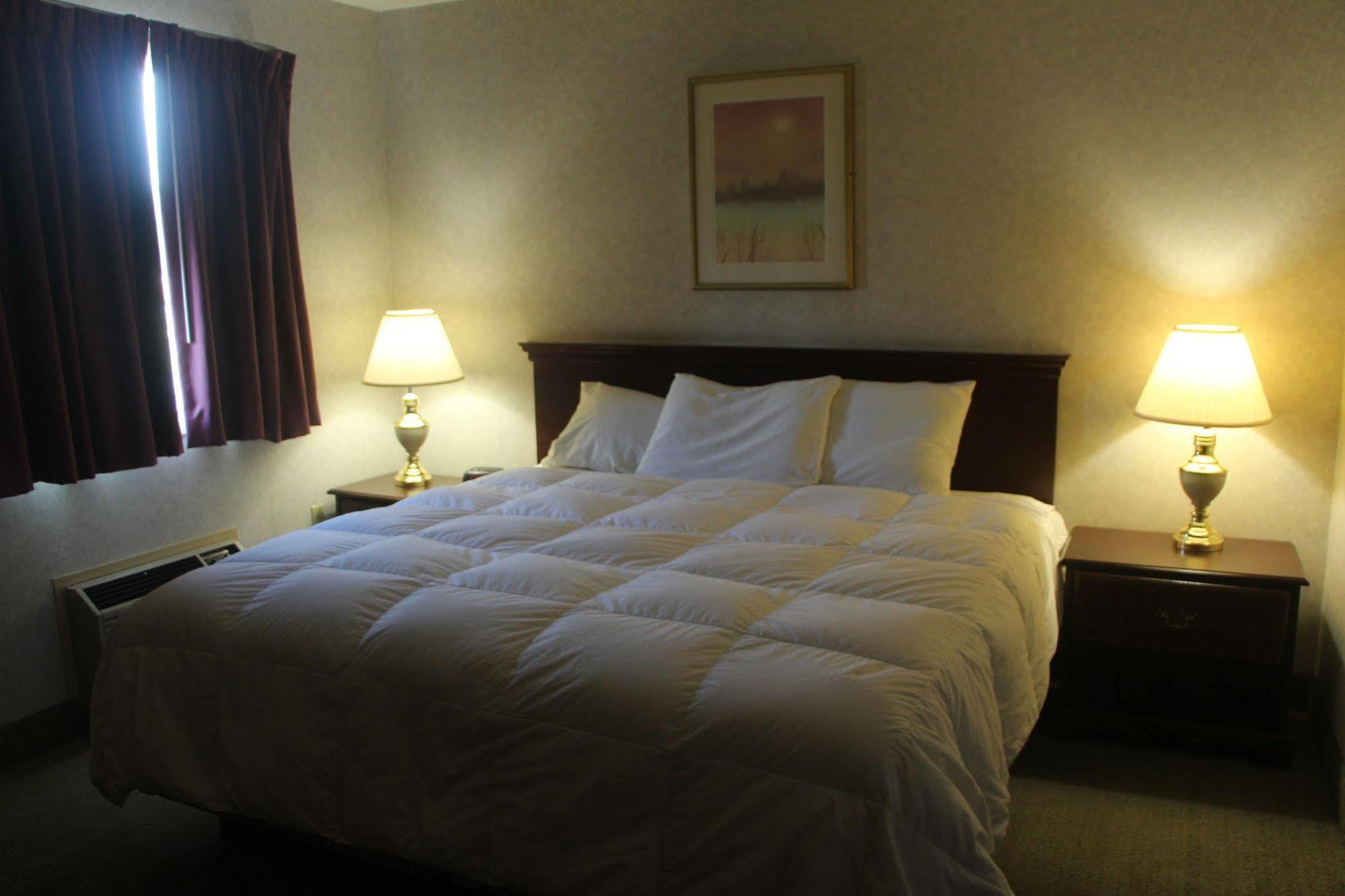 Magnuson Hotel East Сиракьюс Экстерьер фото