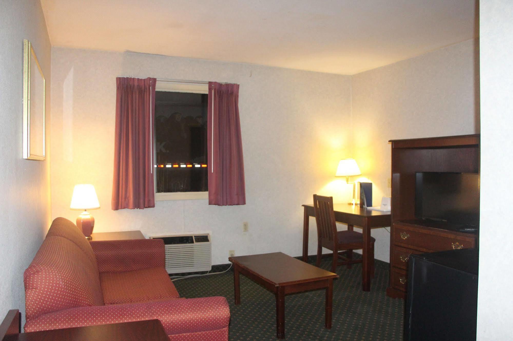 Magnuson Hotel East Сиракьюс Экстерьер фото