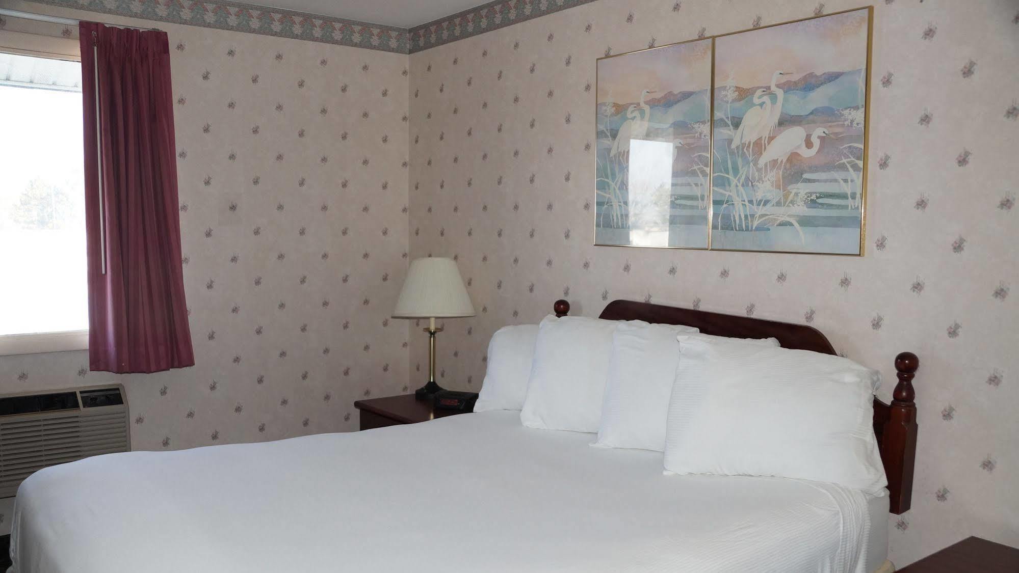Magnuson Hotel East Сиракьюс Экстерьер фото